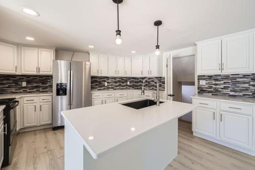 15650 Fish Point Rd - Web Quality - 020 - 13 Kitchen.jpg