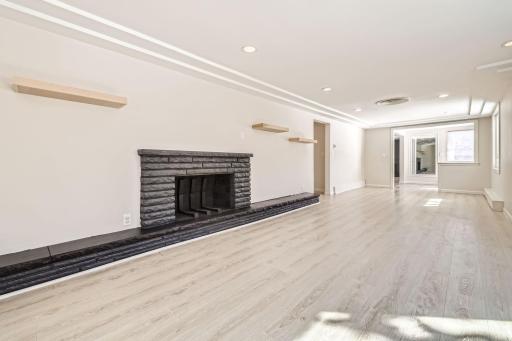 15650 Fish Point Rd - Web Quality - 015 - 07 Living Room.jpg