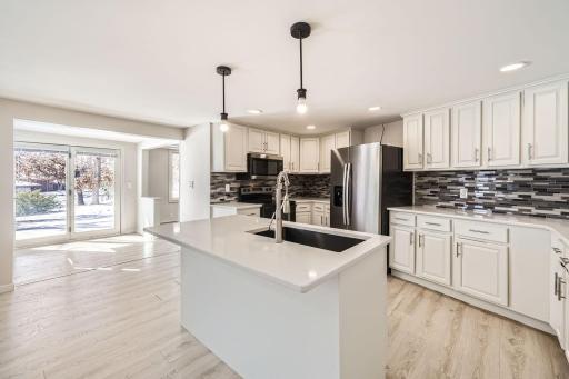 15650 Fish Point Rd - Web Quality - 018 - 10 Kitchen.jpg
