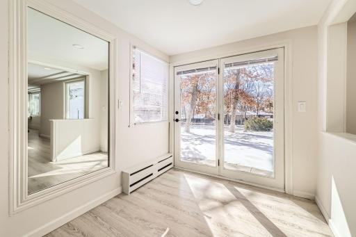 15650 Fish Point Rd - Web Quality - 013 - 04 Foyer.jpg
