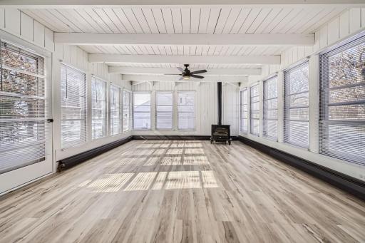 15650 Fish Point Rd - Web Quality - 035 - 43 Sunroom.jpg