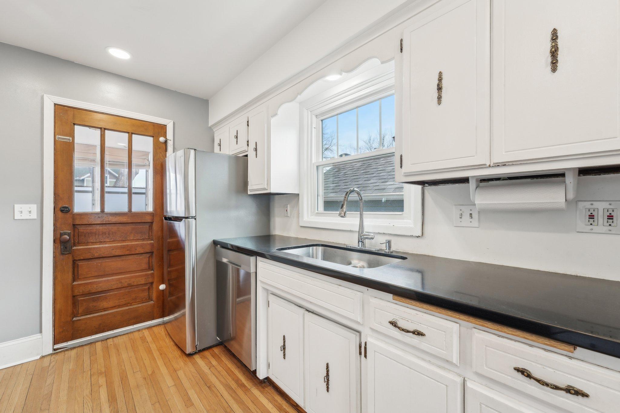 Beautifully updated kitchen