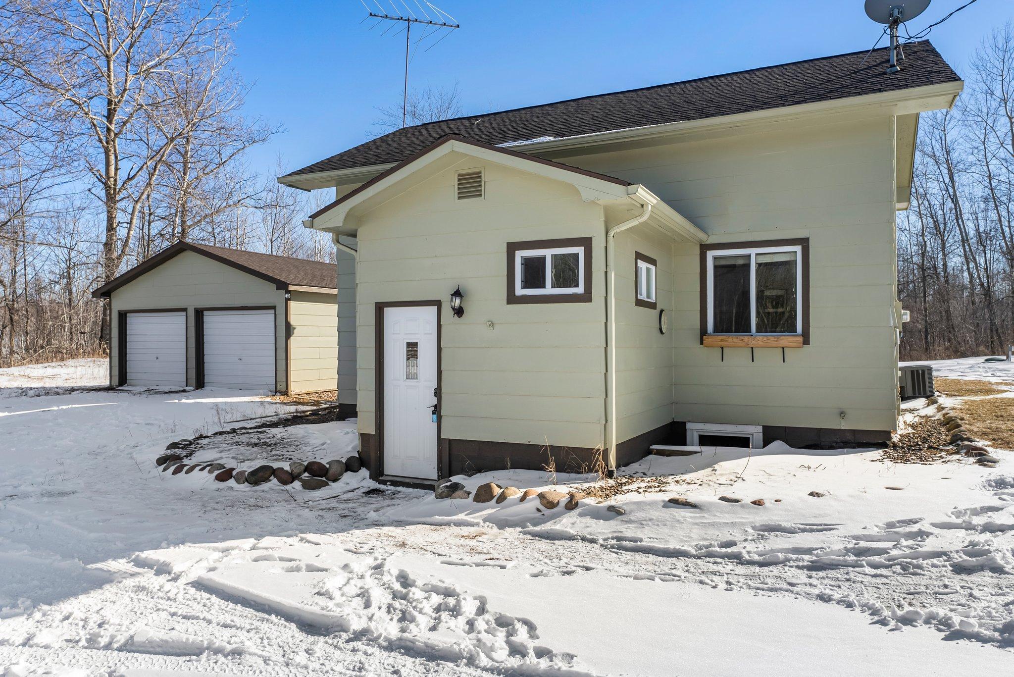 Detached garage close to home