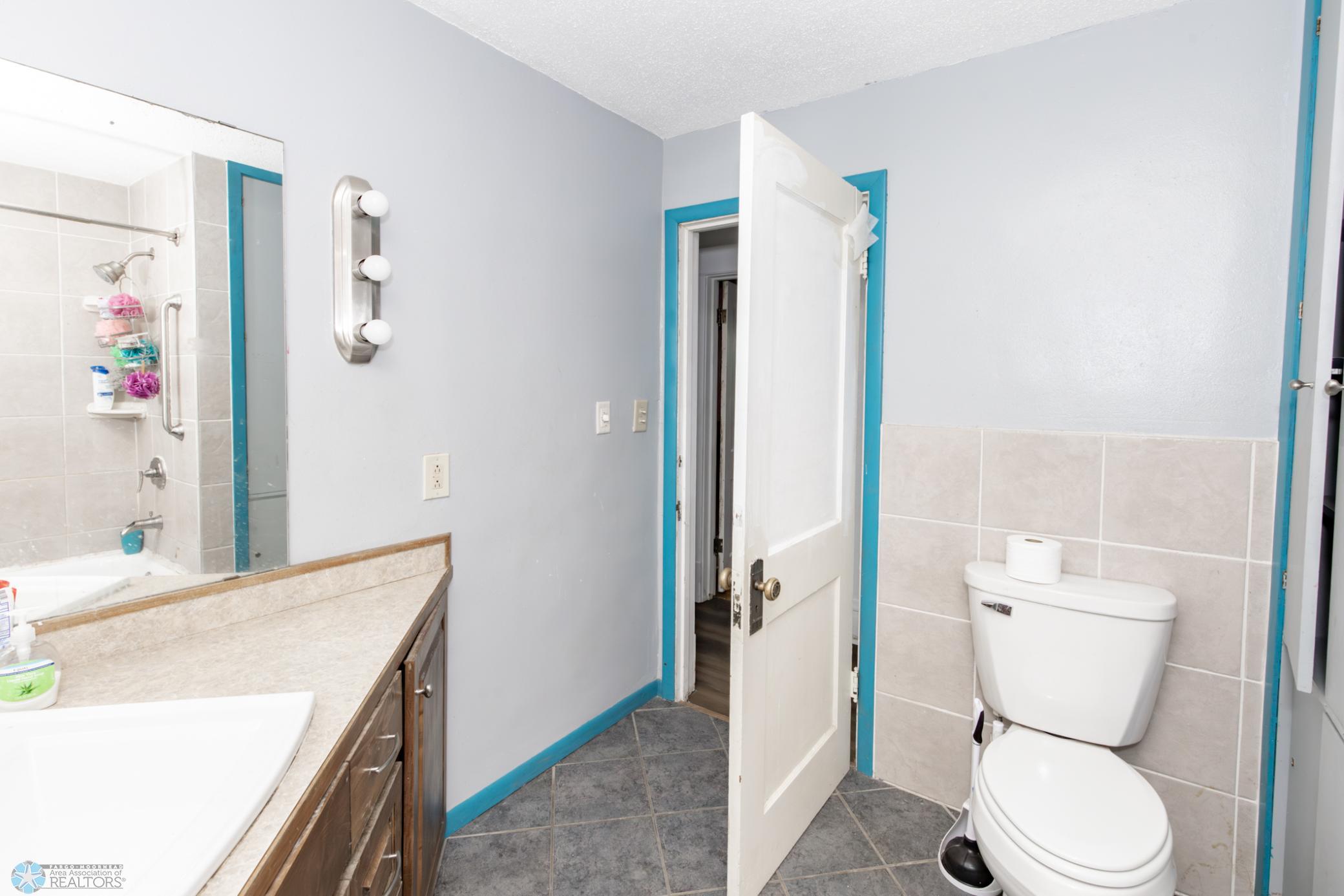 Bathroom 3 - Full