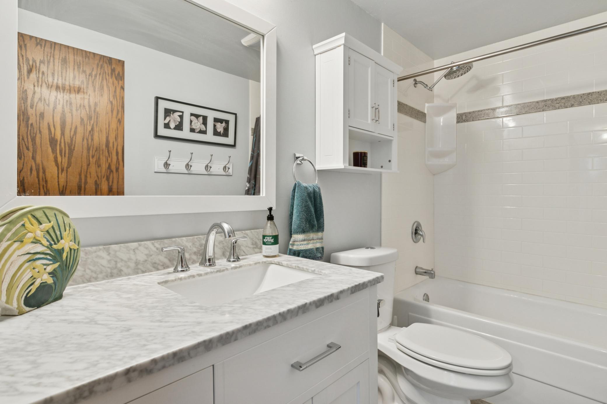 Upper level full bathroom