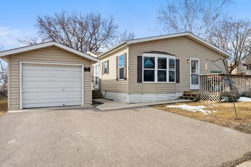66 Kelly Road, Chaska, MN 55318