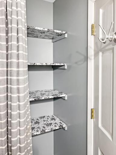 5440 Three Points Blvd - Bathroom Linen closite