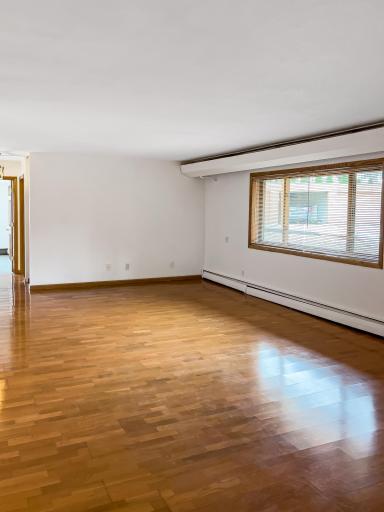5440 Three Points Blvd -view of living room from front door