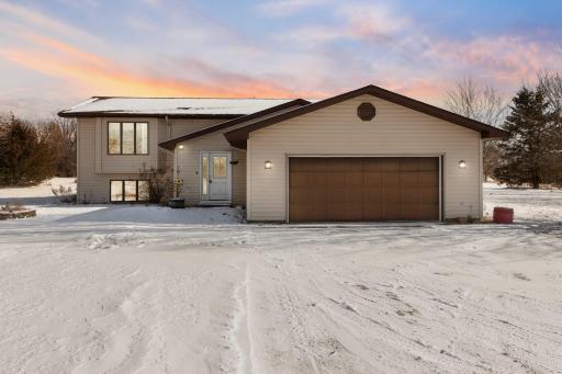 Photo for 742 Simmon Drive, Osceola, WI 54020 - listing #6677707 742 Simmon Drive, Osceola, WI 54020