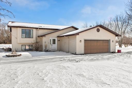 3-web-or-mls-742 Simmon Dr-10.jpg