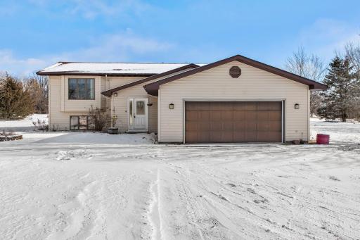 4-web-or-mls-742 Simmon Dr-4.jpg