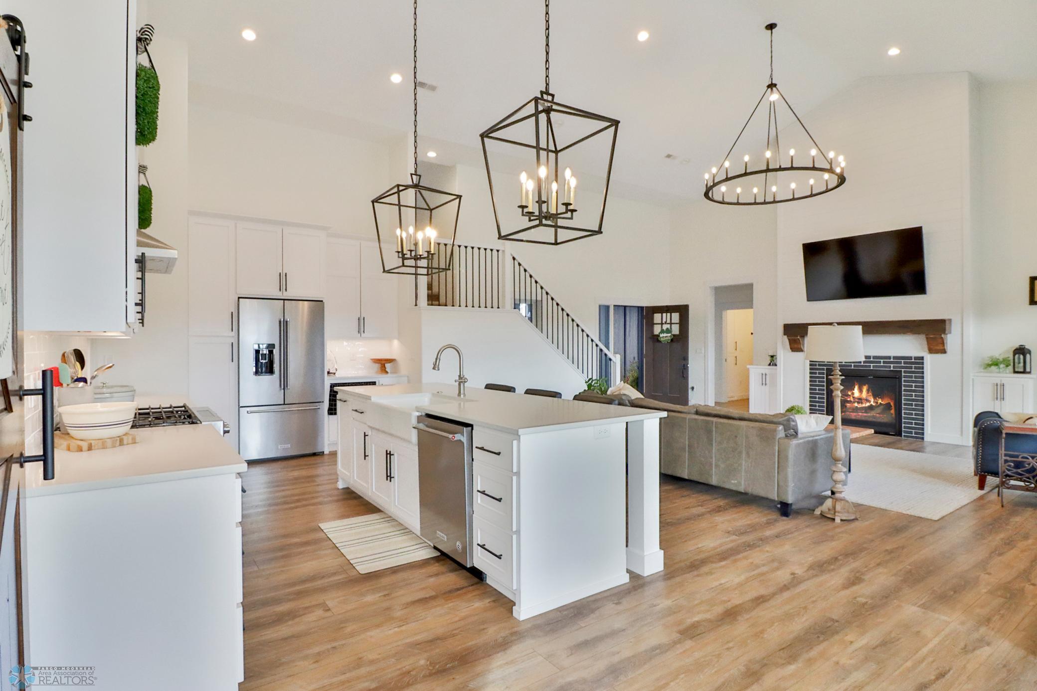 Kitchen1_0.JPG