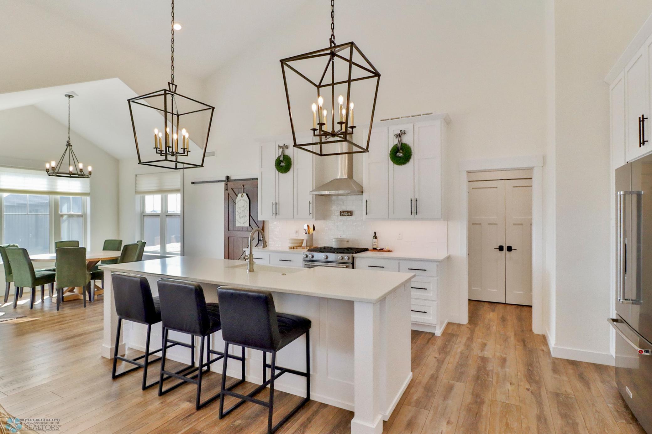 Kitchen1_1.JPG