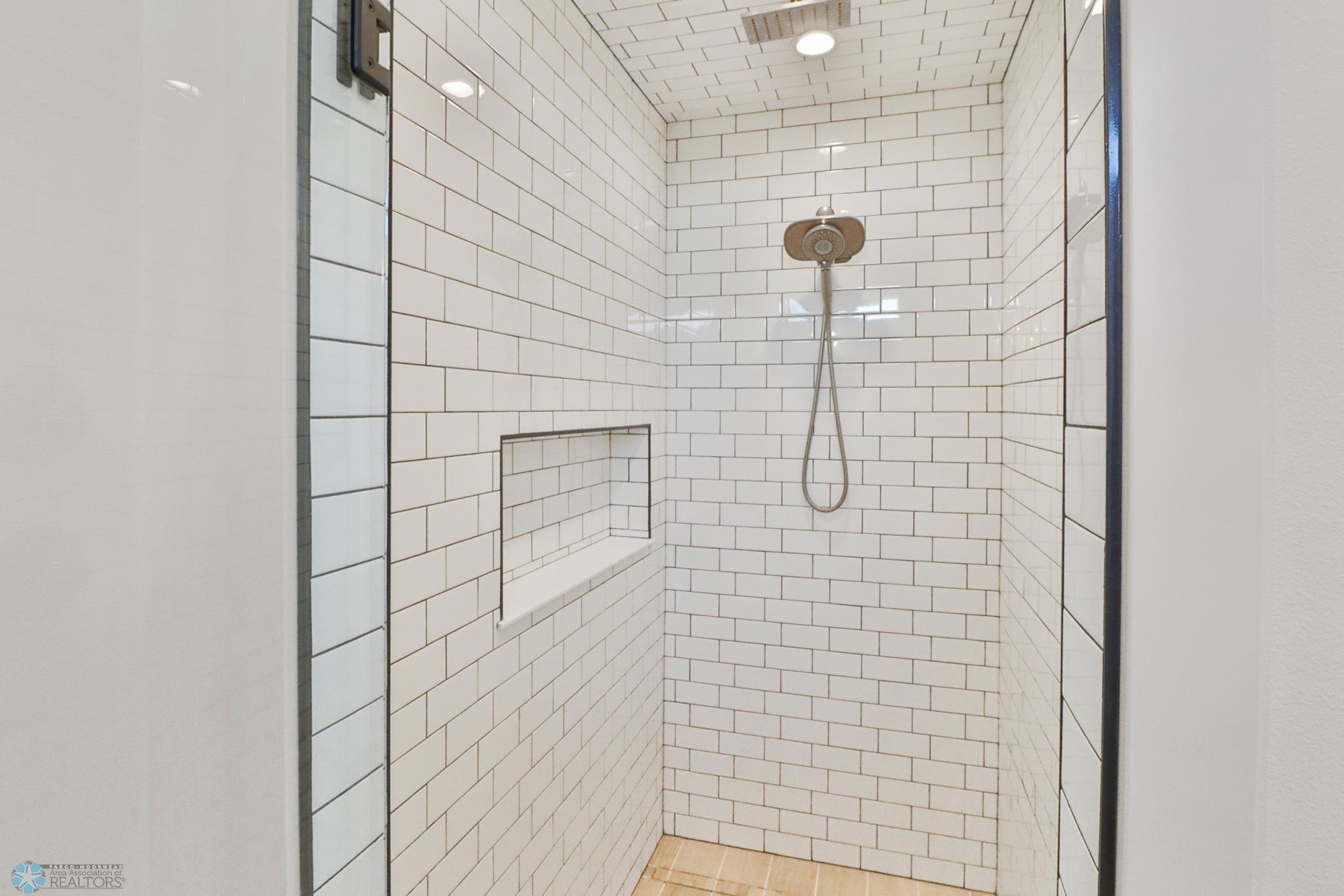 Primary Bathroom1_2.JPG