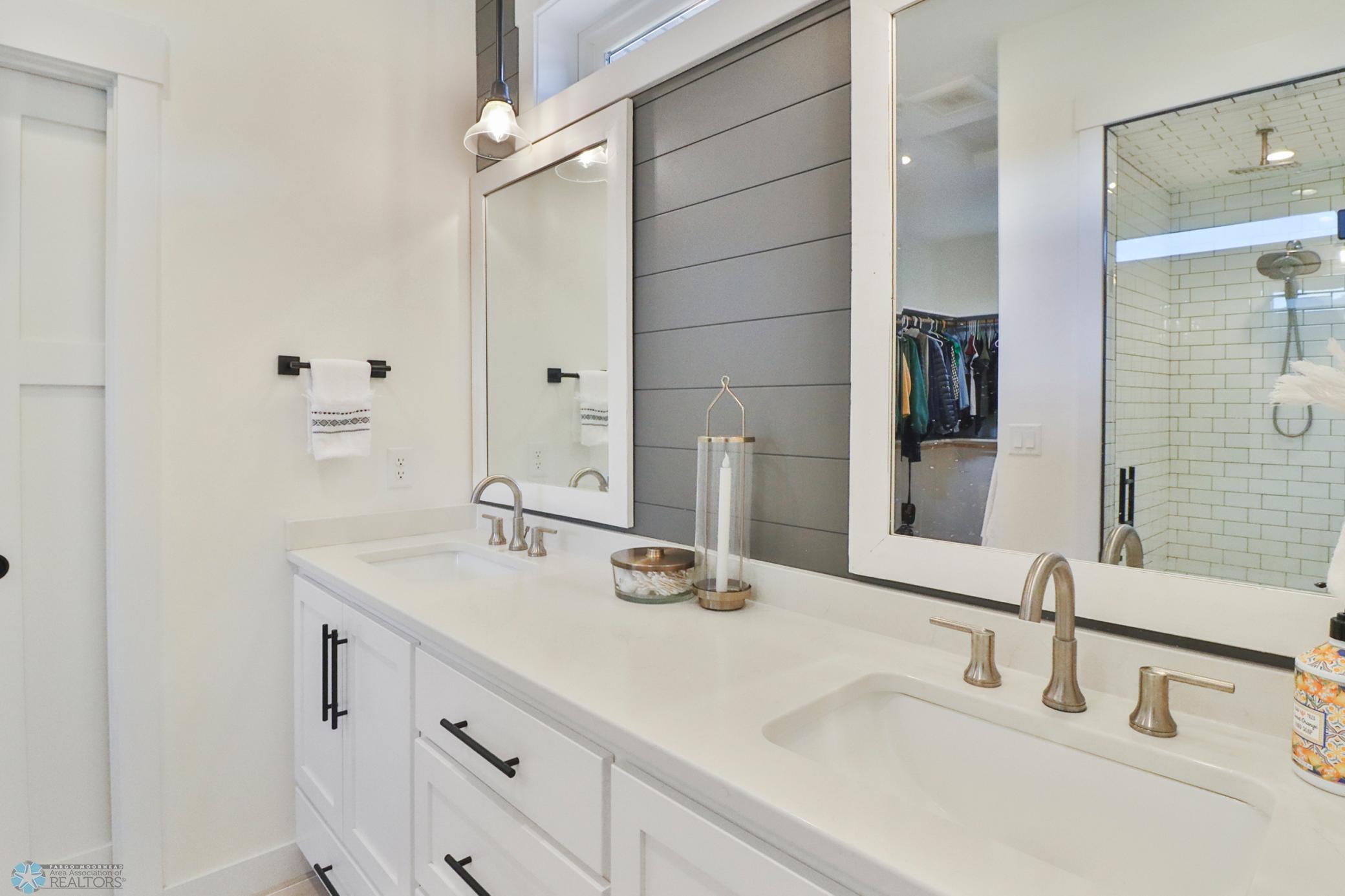 Primary Bathroom1_1.JPG