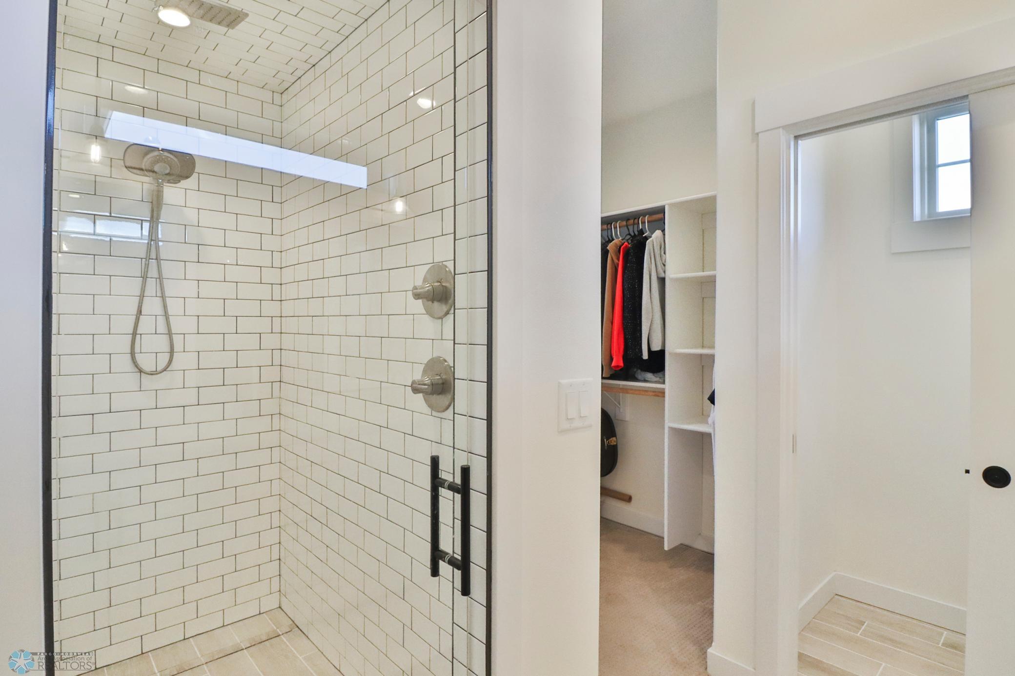 Primary Bathroom1_3.JPG