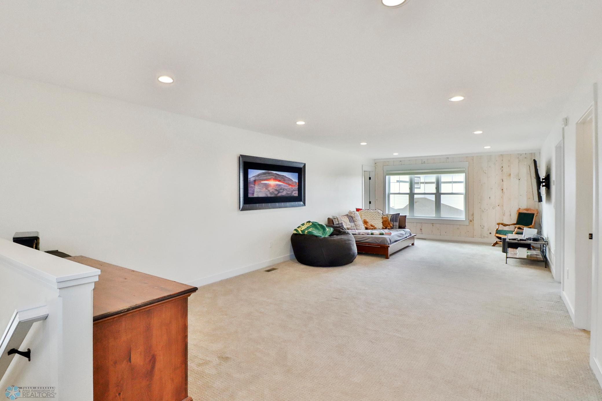Upstairs1_1.JPG