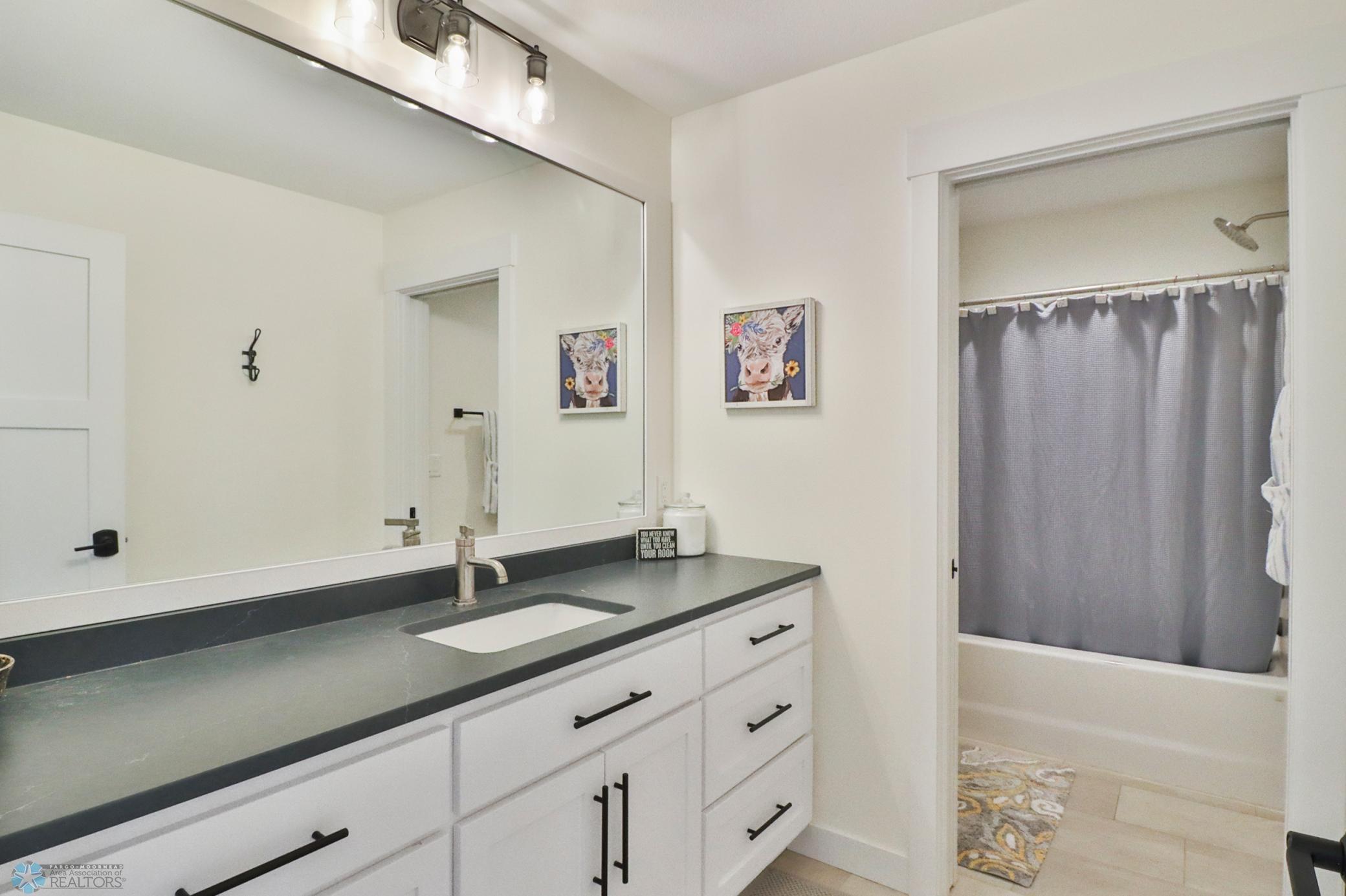 Upstairs Bathroom1_1.JPG