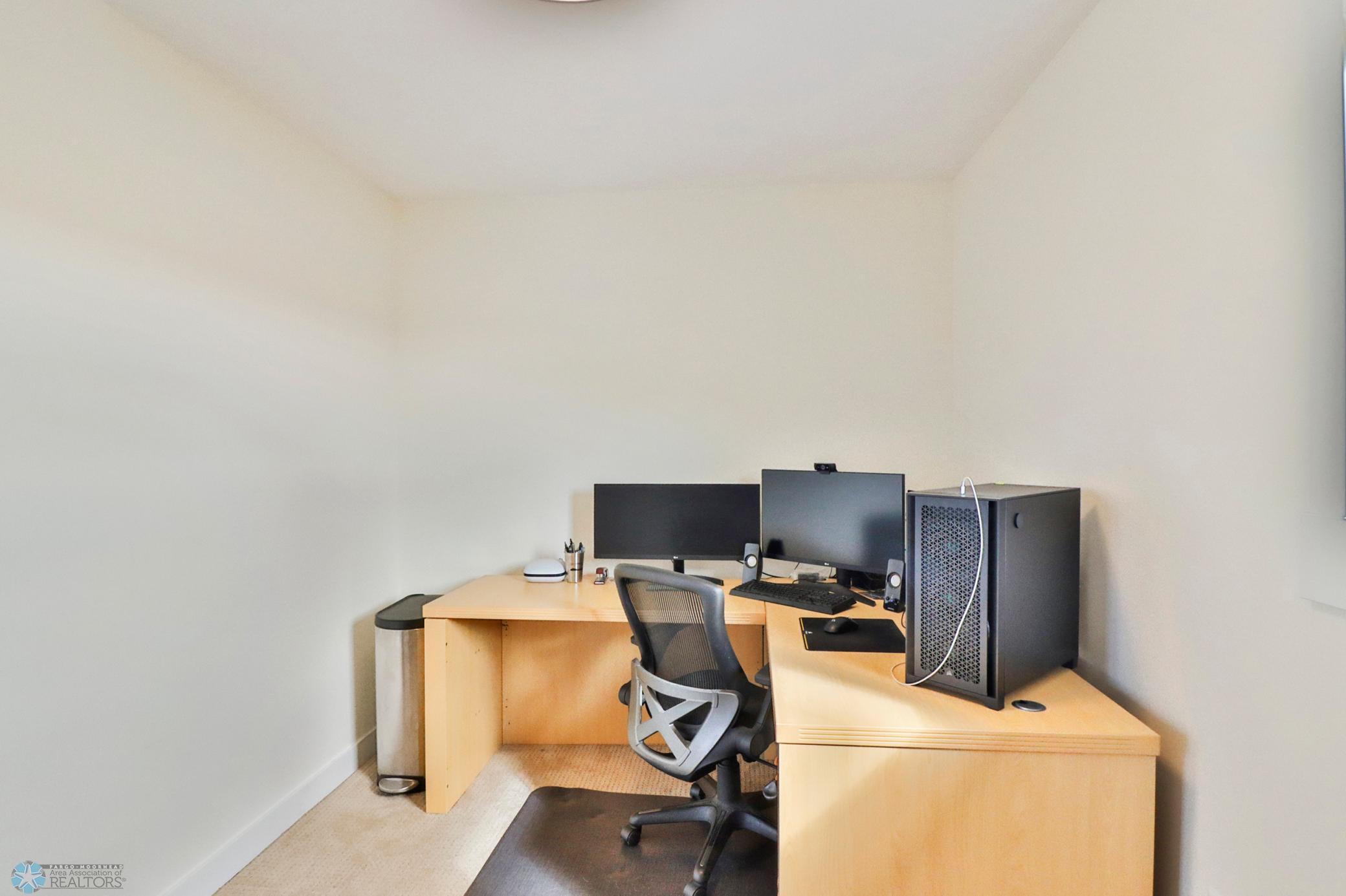 Upstairs Office1_1.JPG