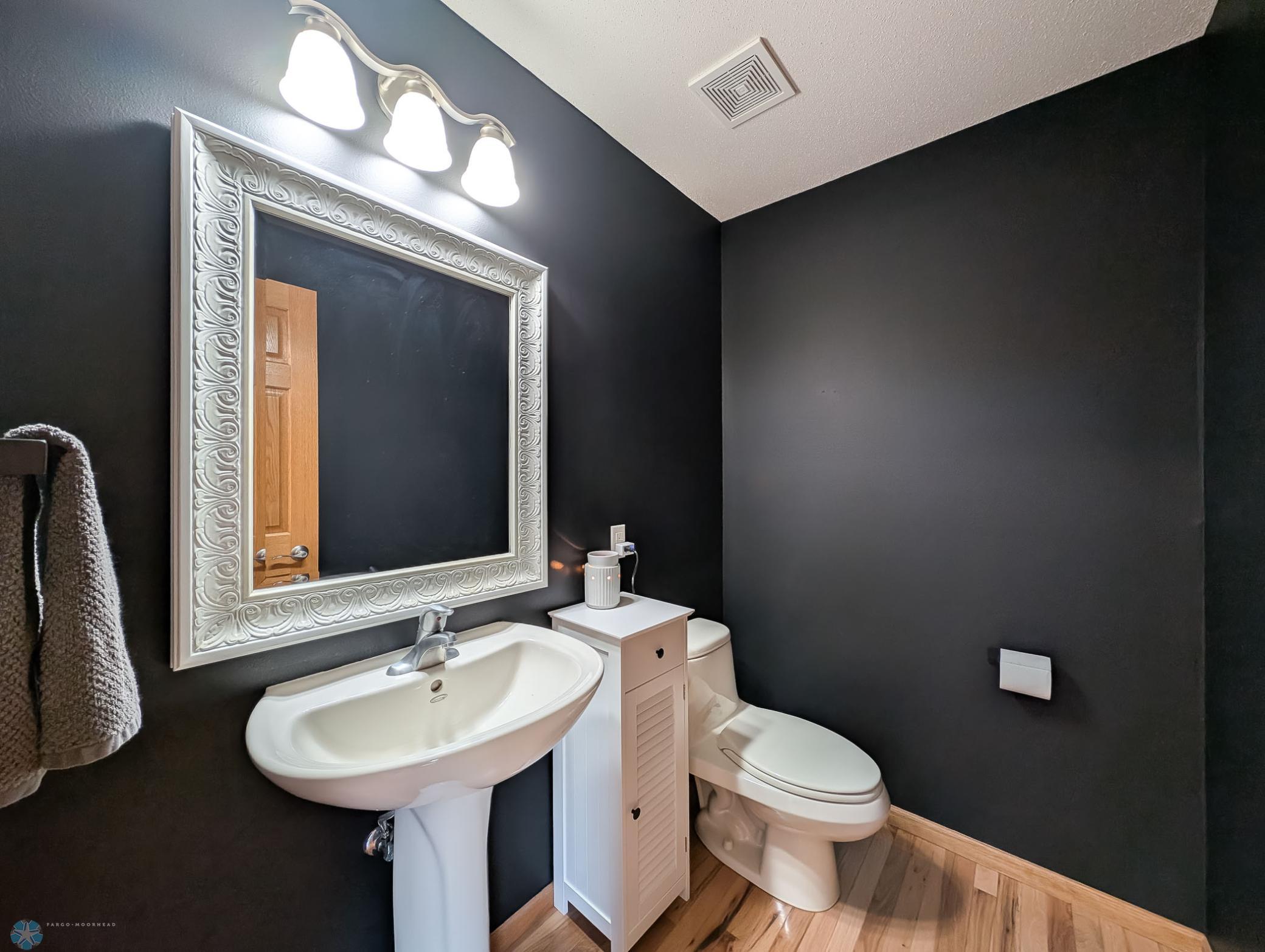 L2P005-151902819.jpg