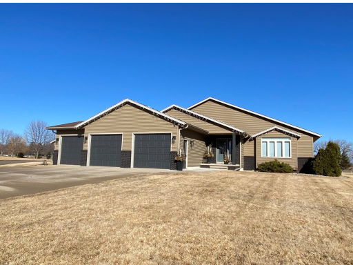208 Prairieview Court, Marshall, MN 56258