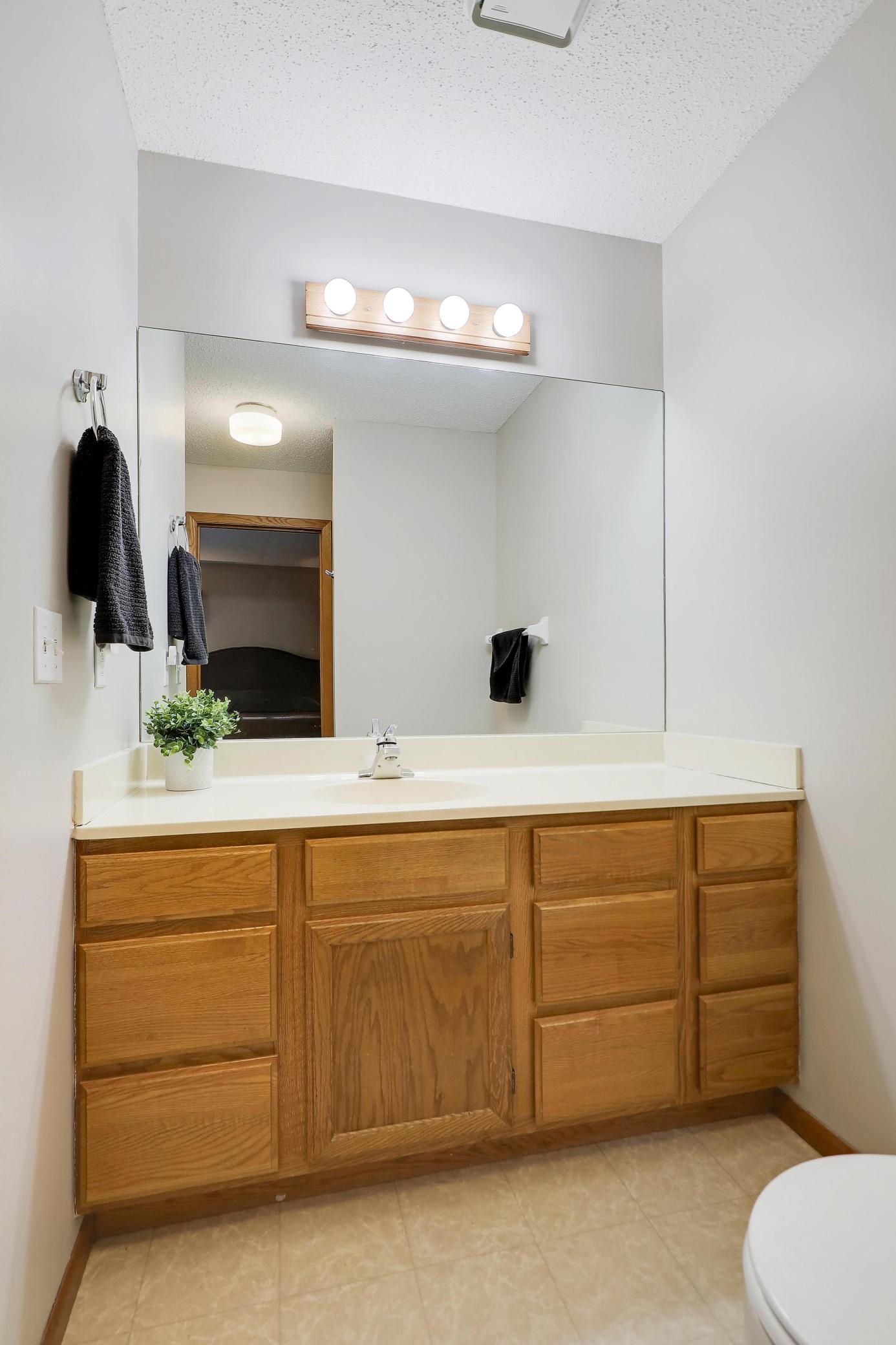 8710Photography-Web-Friendly-8025-Xerxes-Avenue-South-Minneapolis-MN-55431-23.jpg