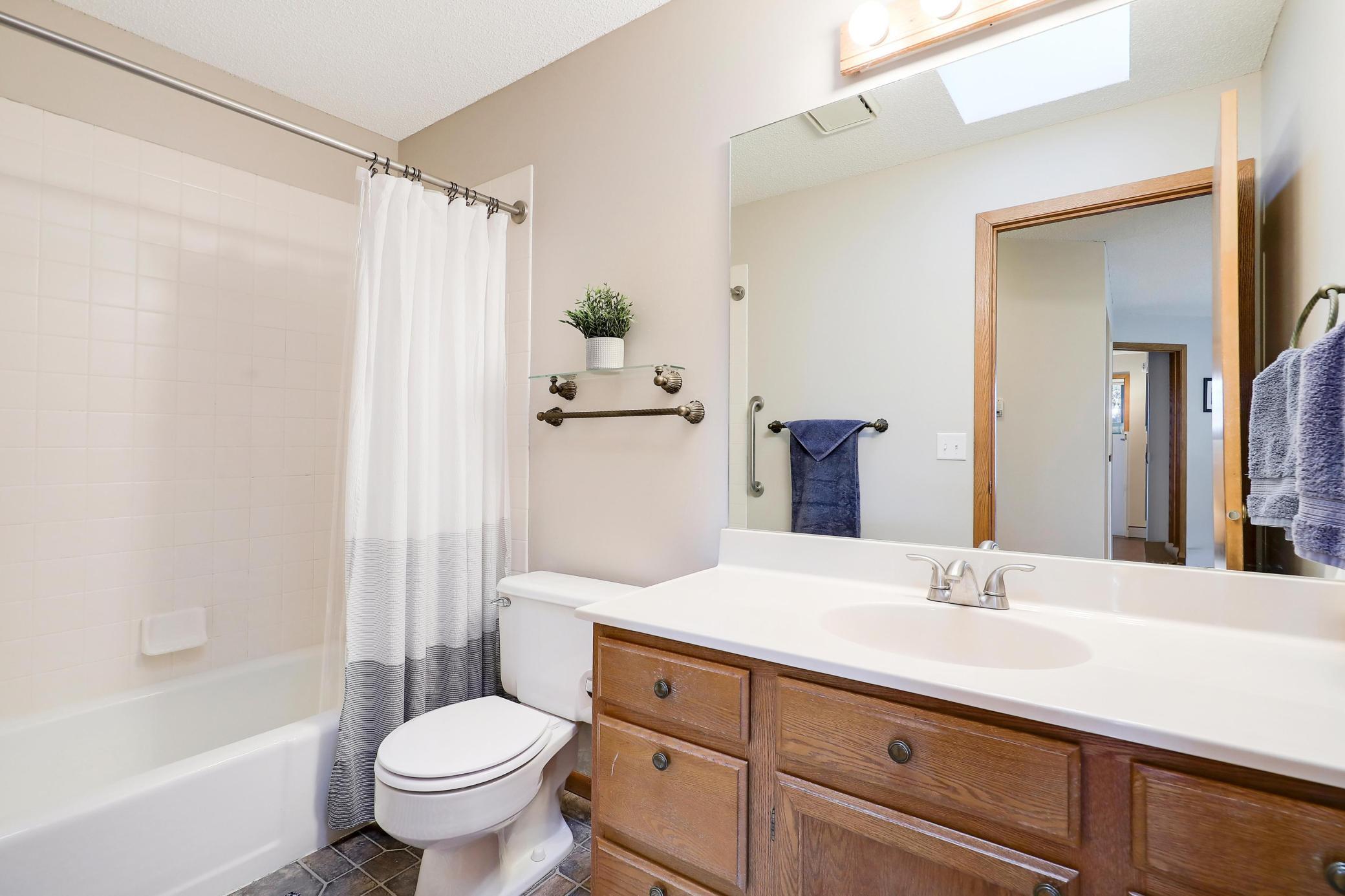 8710Photography-Web-Friendly-8025-Xerxes-Avenue-South-Minneapolis-MN-55431-25.jpg