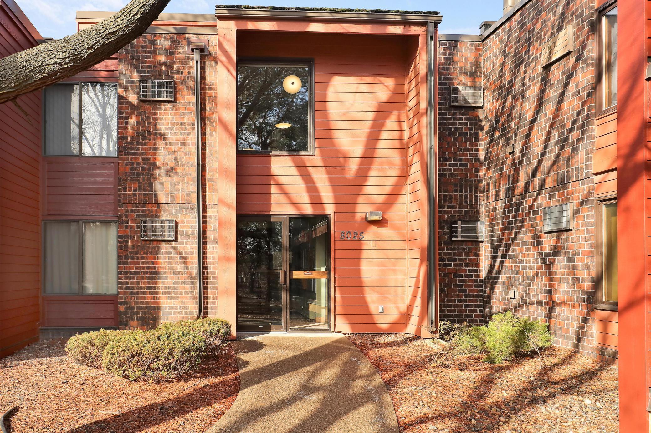 8710Photography-Web-Friendly-8025-Xerxes-Avenue-South-Minneapolis-MN-55431-1.jpg