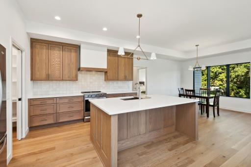 07_620GreenvaleAvenue_92_KitchenDiningRoom_DownloadforMLS_2000x1333.jpg