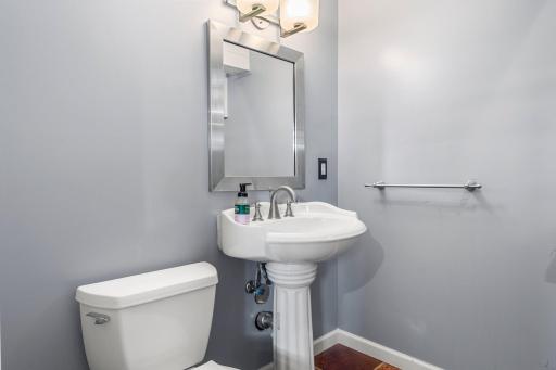 2697 E Lake of The Isles Parkway, Minneapolis, MN 55408