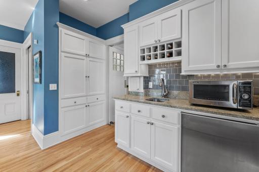 2697 E Lake of The Isles Parkway, Minneapolis, MN 55408
