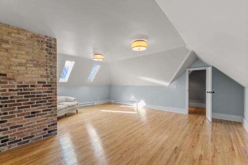 2697 E Lake of The Isles Parkway, Minneapolis, MN 55408