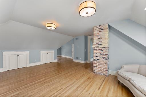 2697 E Lake of The Isles Parkway, Minneapolis, MN 55408