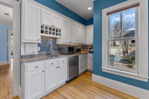 2697 E Lake of The Isles Parkway, Minneapolis, MN 55408