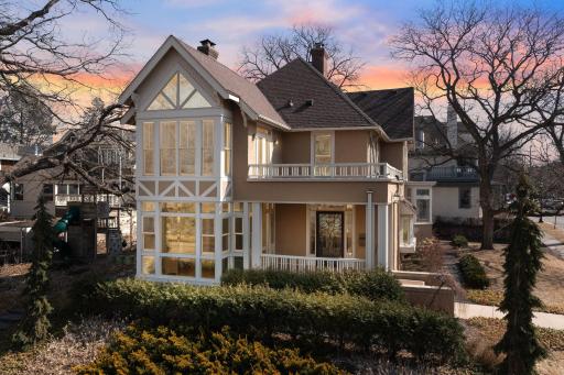 2697 E Lake of The Isles Parkway, Minneapolis, MN 55408