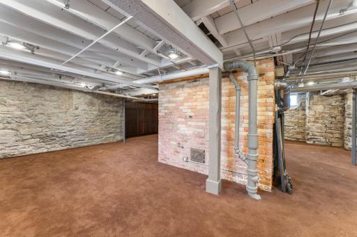 100-web-or-mls-2697 Lake of the Isles Pkwy E-307.jpg