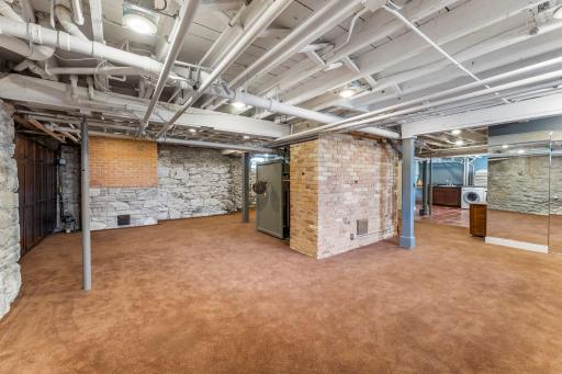 2697 E Lake of The Isles Parkway, Minneapolis, MN 55408
