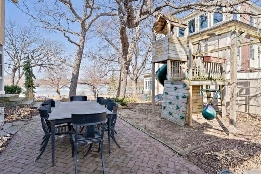 2697 E Lake of The Isles Parkway, Minneapolis, MN 55408