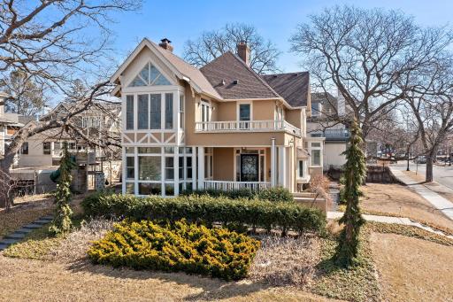 2697 E Lake of The Isles Parkway, Minneapolis, MN 55408
