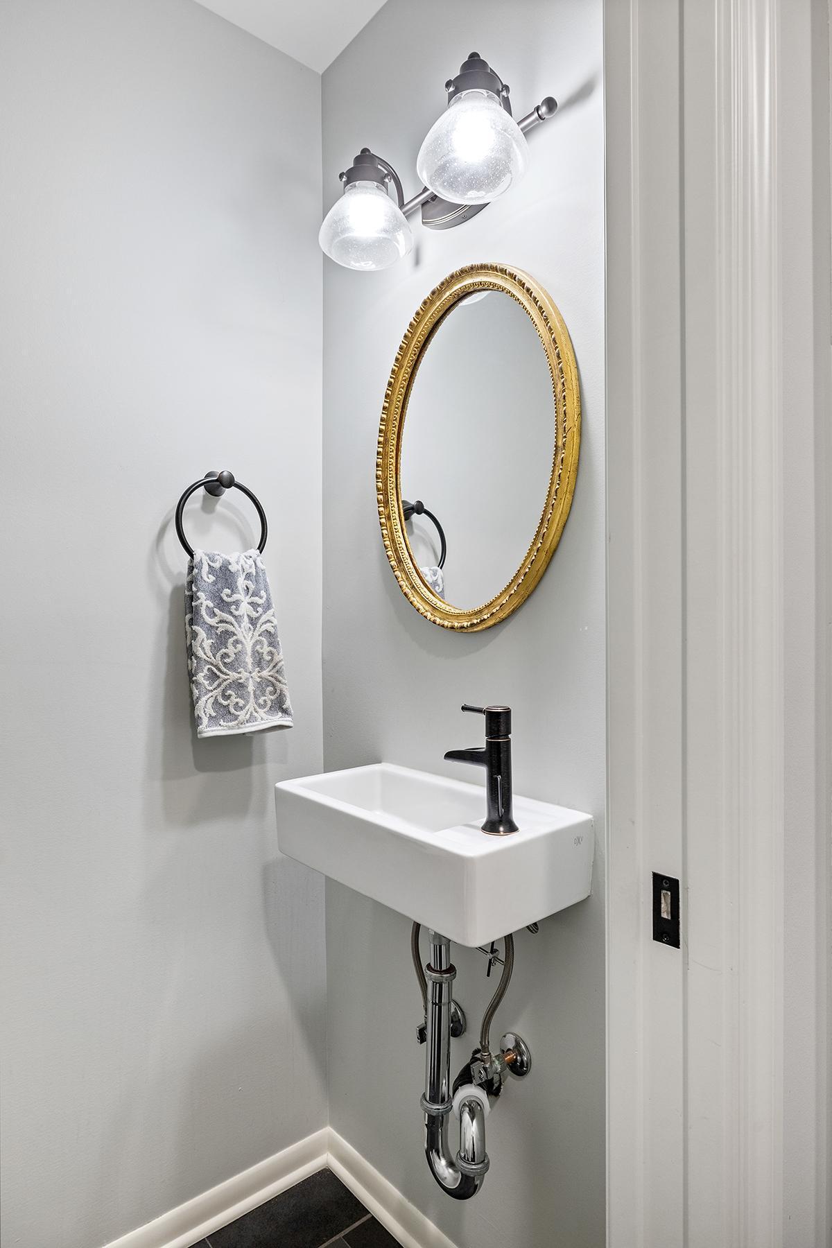 The cutest power room sink.