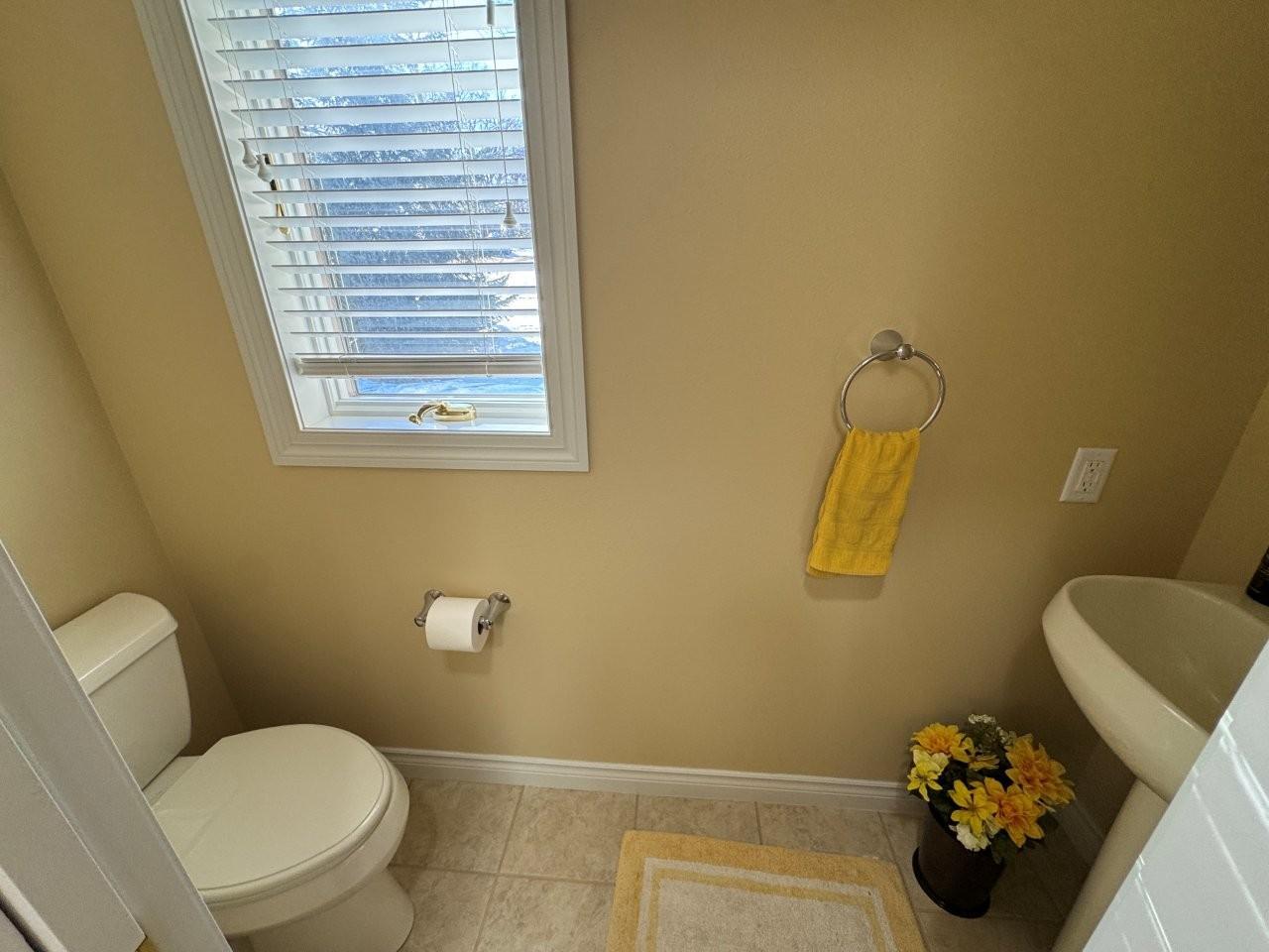 20-Laundry room and half bath - main floor (3).jpg