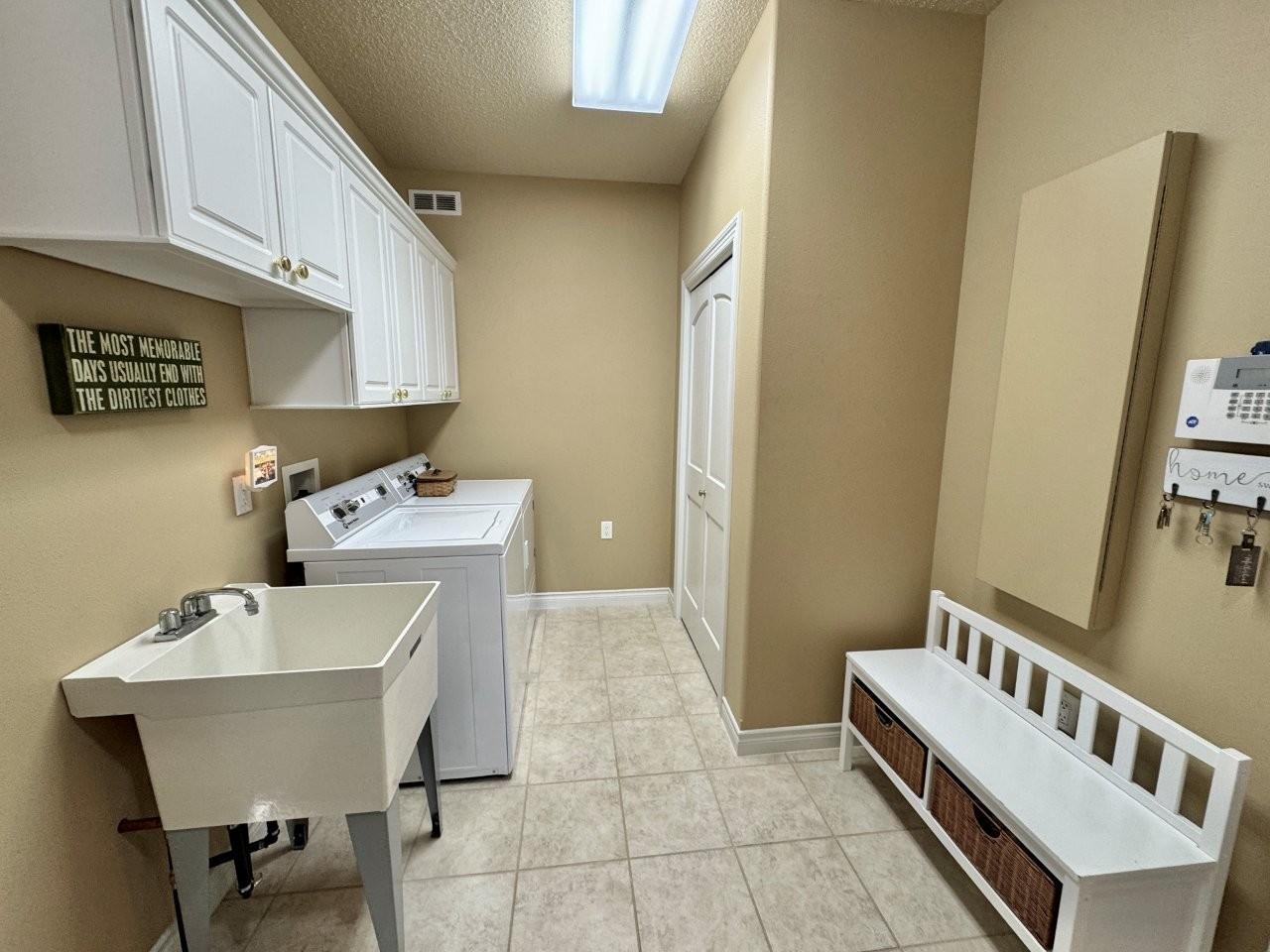 20-Laundry room and half bath - main floor (1).jpg