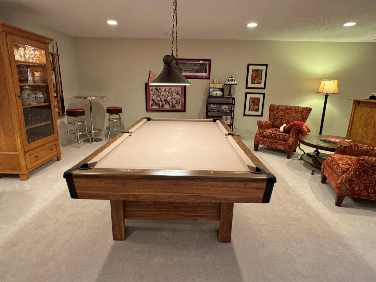 25-Game room - pool table included (2).jpg