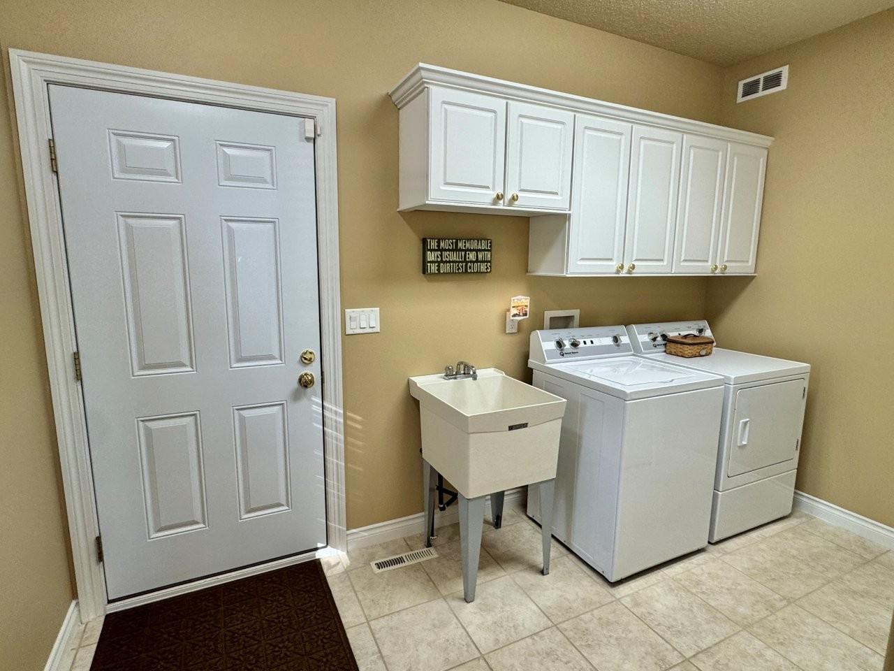 20-Laundry room and half bath - main floor (2).jpg