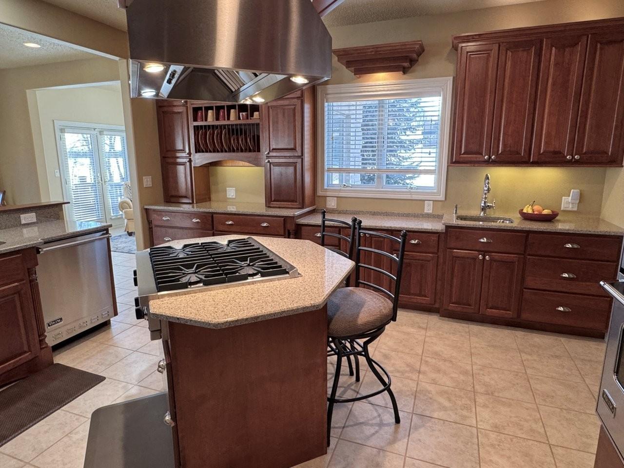 13-Kitchen (2).jpg
