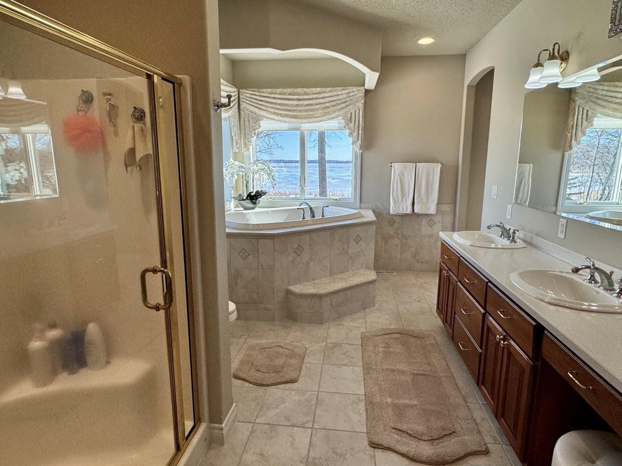 17-Primary bedroom private bathroom (3).jpg