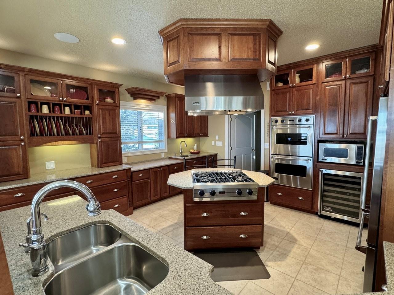 13-Kitchen (3).jpg