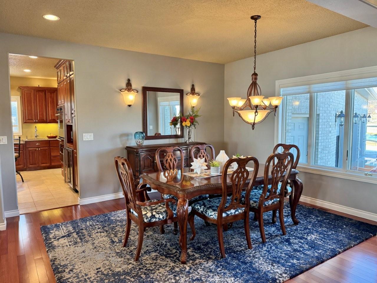 12-Dining room (2).jpg