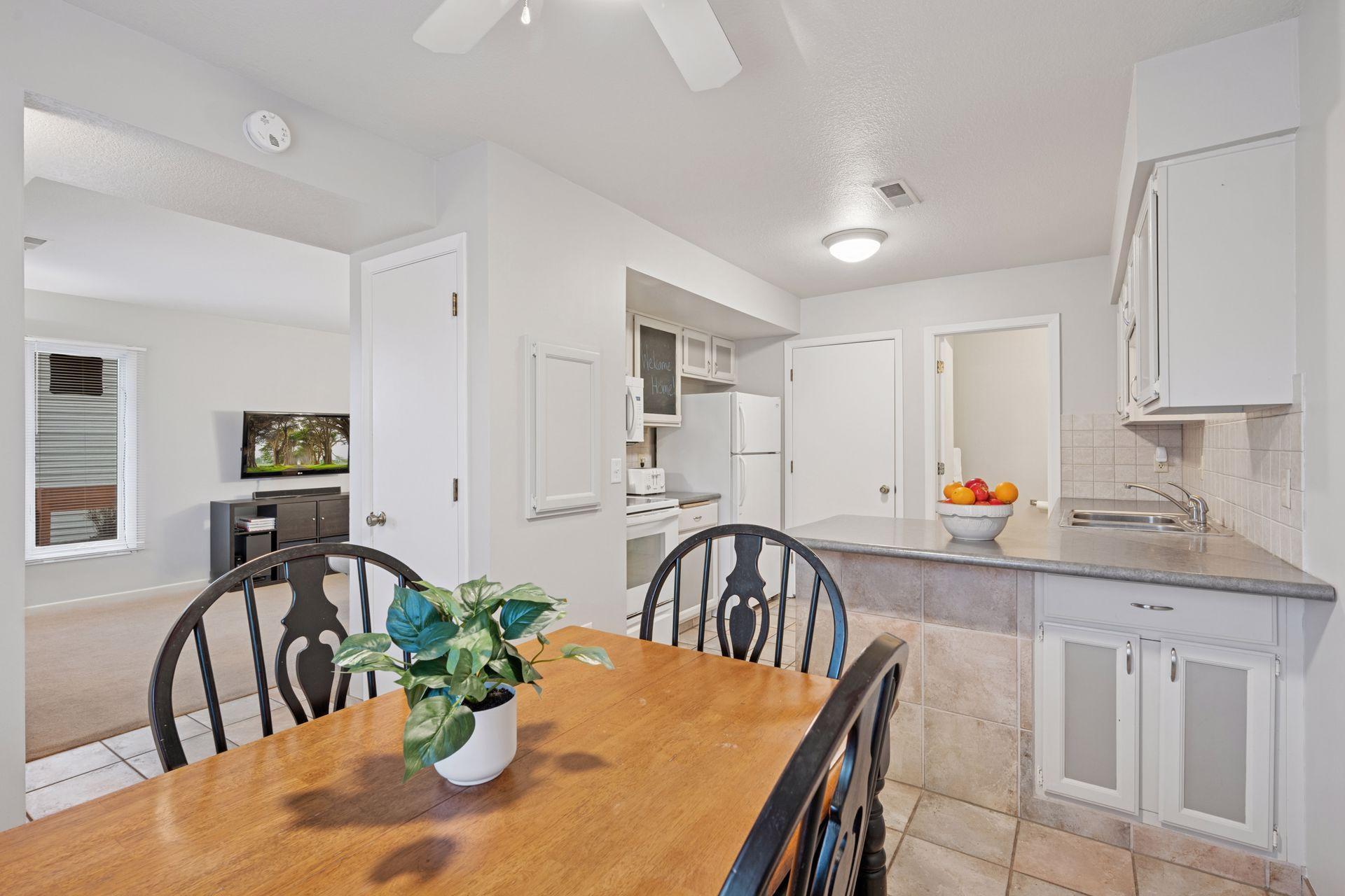 Large kitchen with newer appliances
