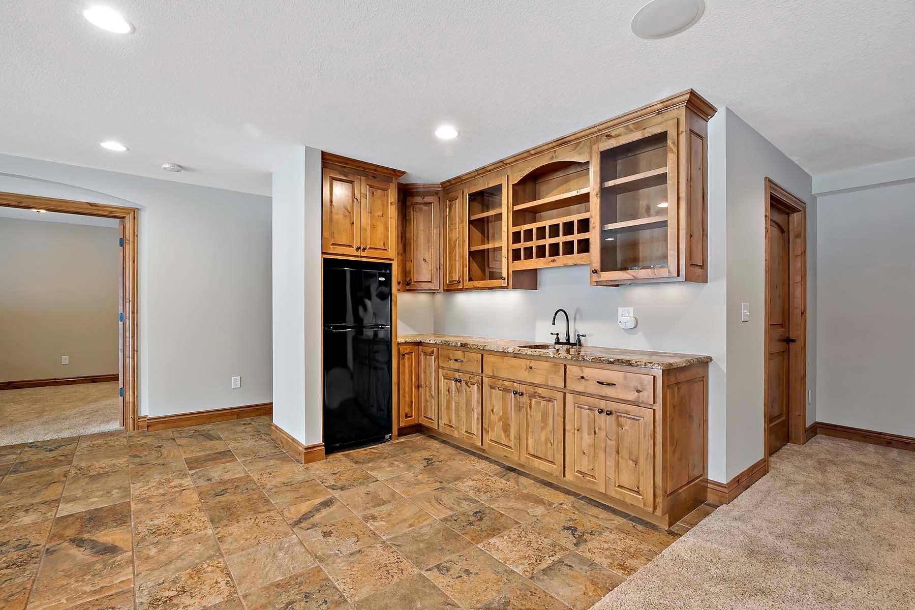 Wet Bar entertainment area